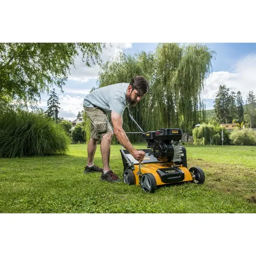 Riwall PRO RPV 4058 travní vertikutátor/provzdušňovač s benzinovým motorem 40 cm